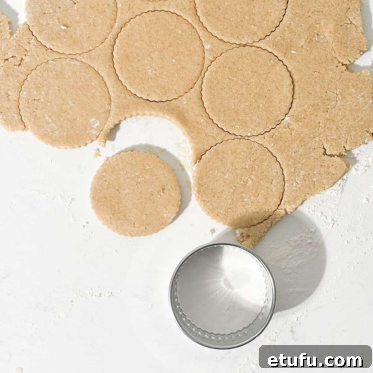 Cutting out spice biscuits with a round cookie cutter.