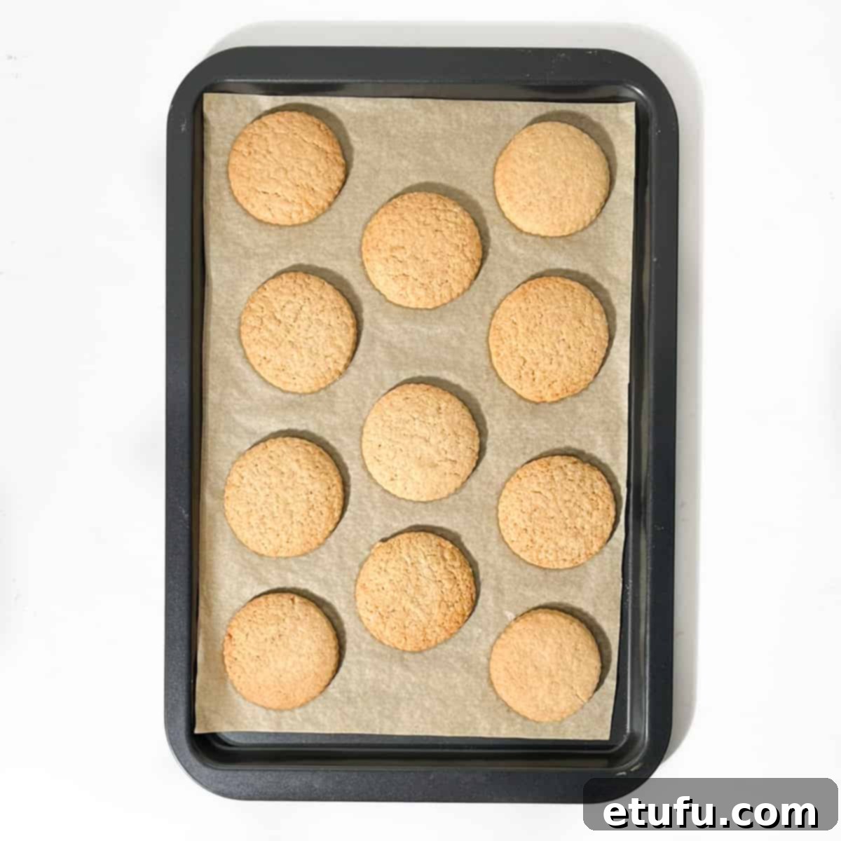 Baked soetkoekies on tray