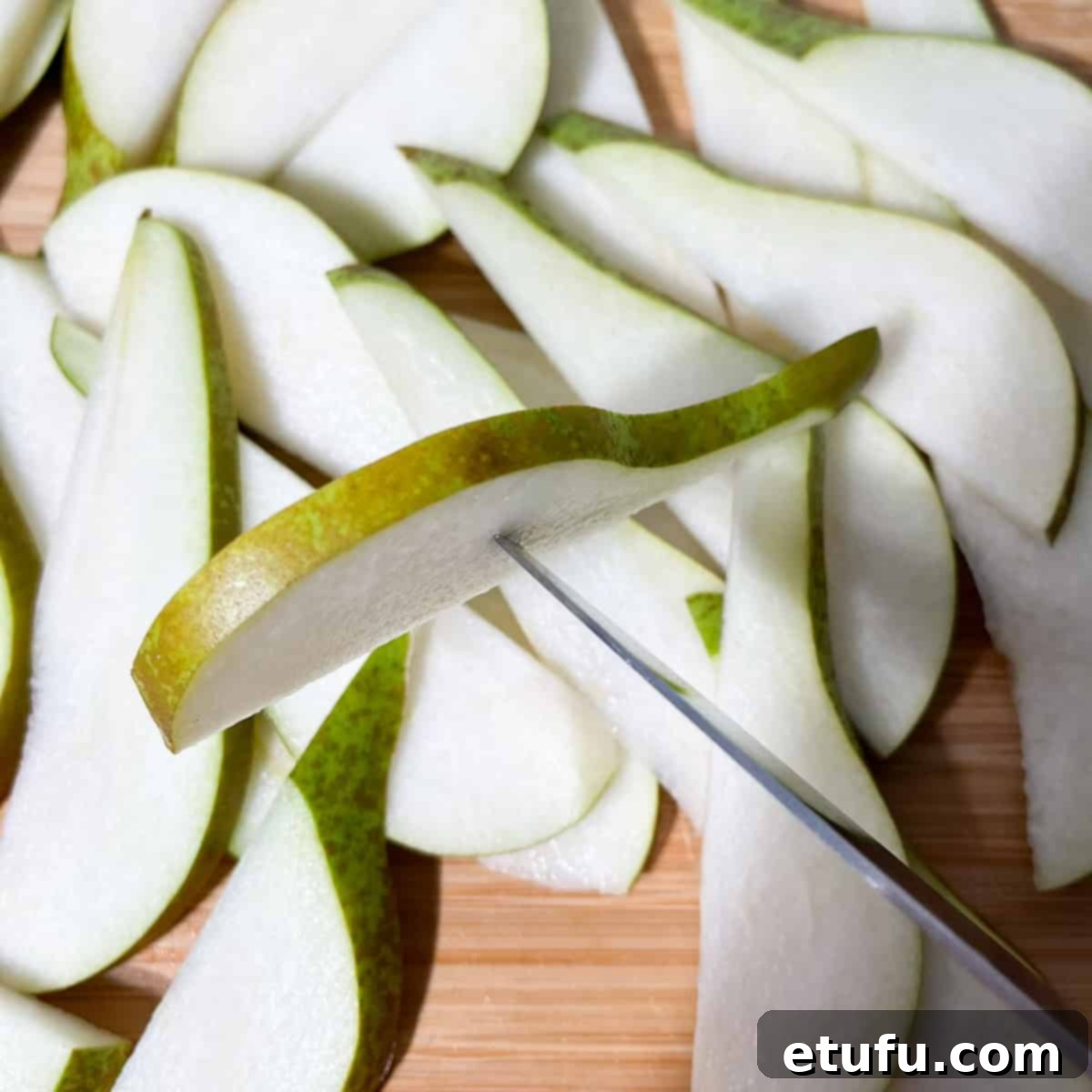 Showing the ideal thickness of a pear slice for caramelization.